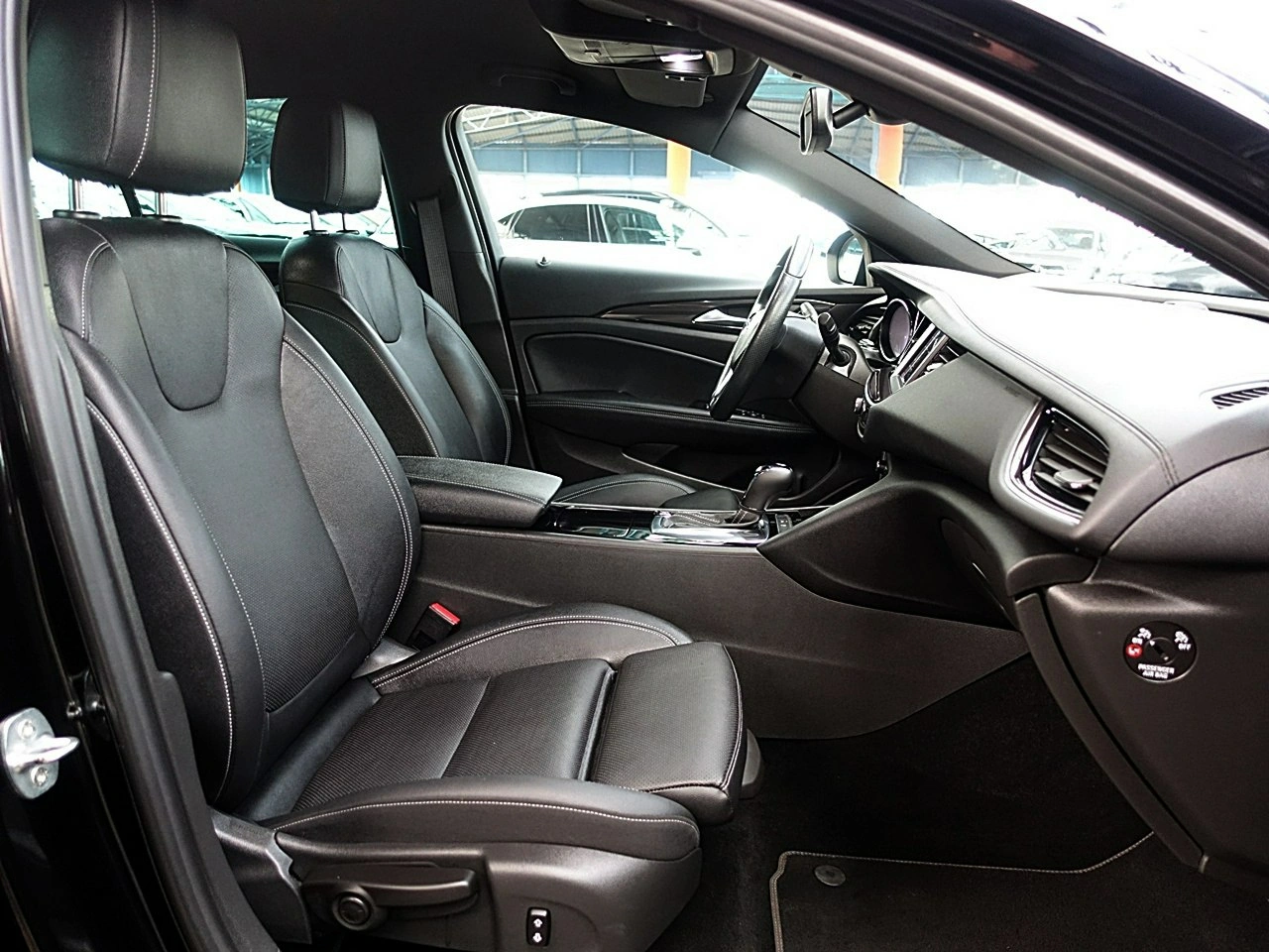 Opel Insignia - Zdjęcie 10