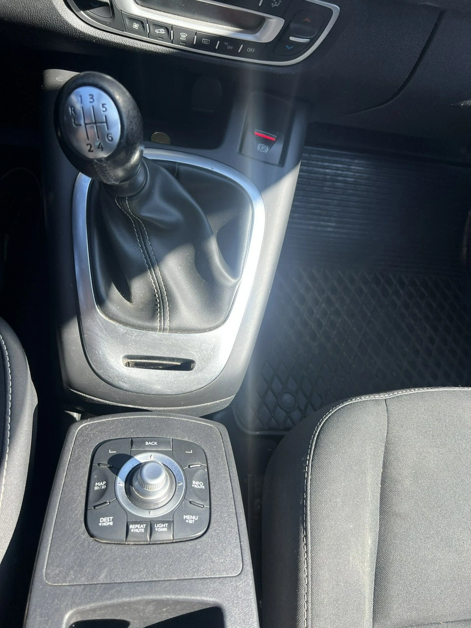 Renault Scenic - Zdjęcie 24