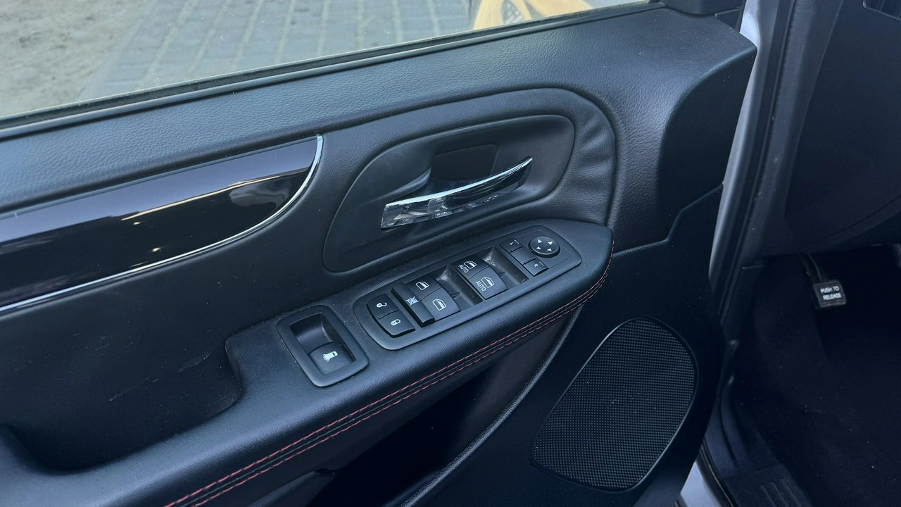 Dodge Grand Caravan - Zdjęcie 30