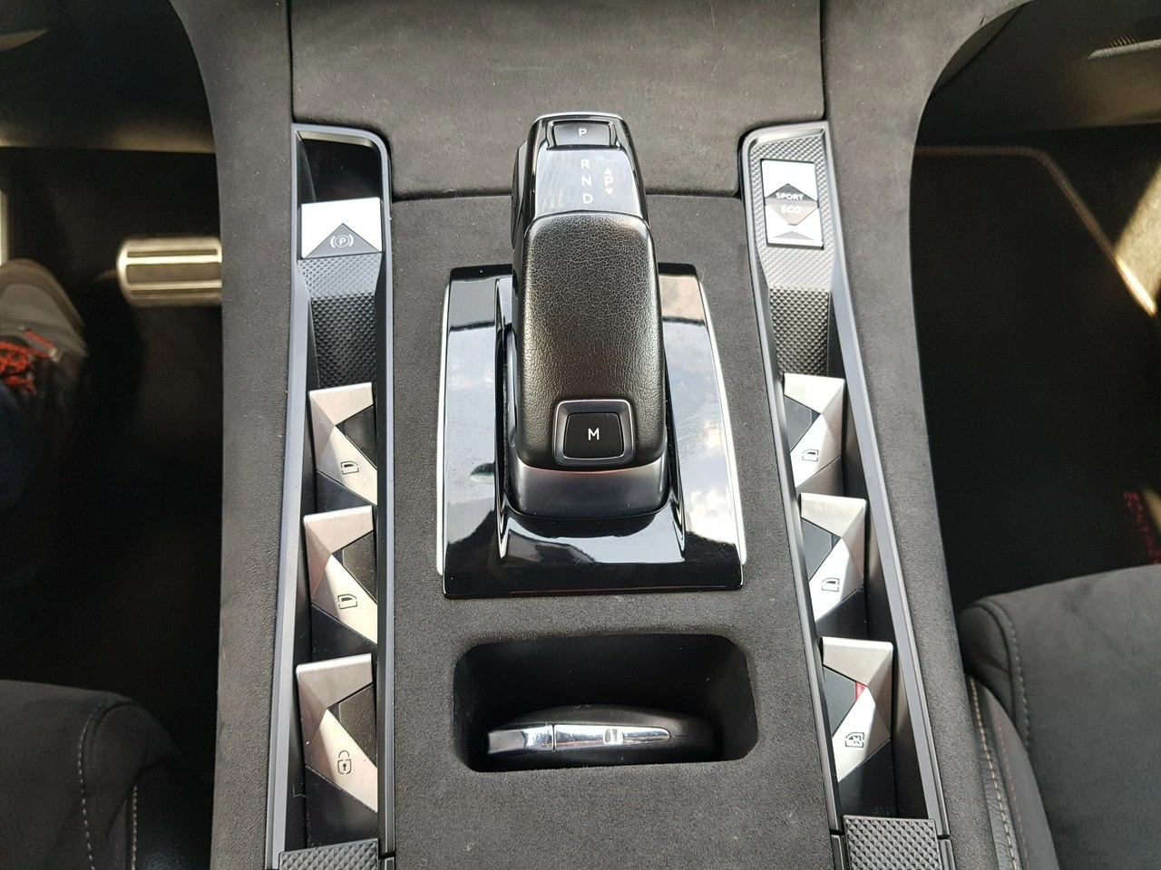 DS Automobiles DS 7 Crossback - Zdjęcie 19