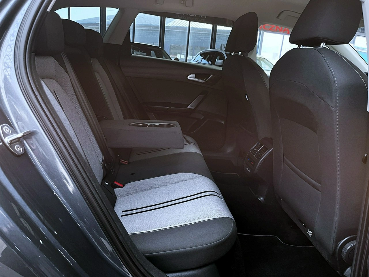 Seat Leon Sportstourer - Zdjęcie 11