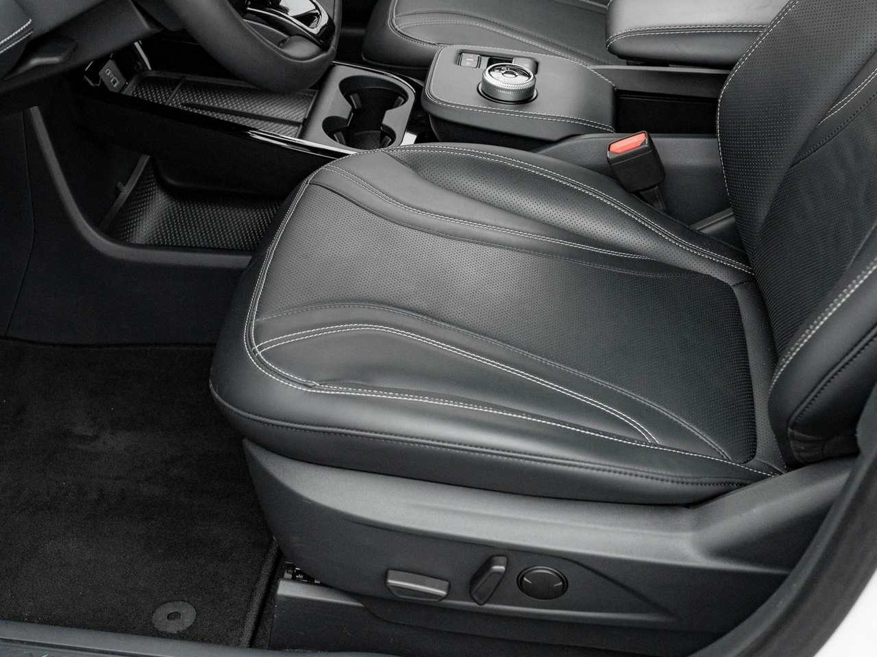 Ford Mustang Mach-E - Zdjęcie 11