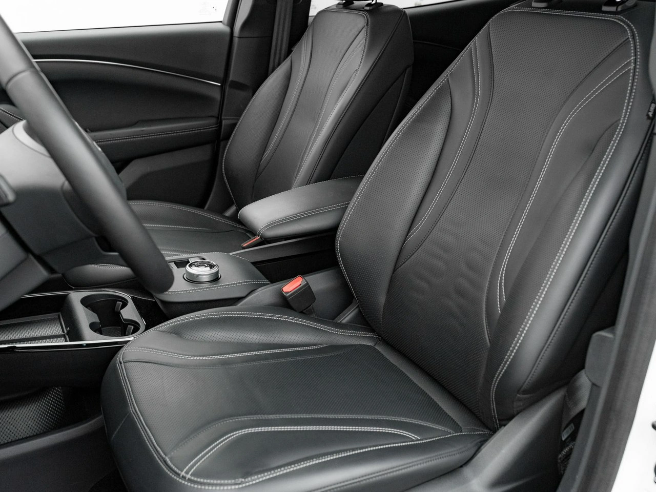 Ford Mustang Mach-E - Zdjęcie 12