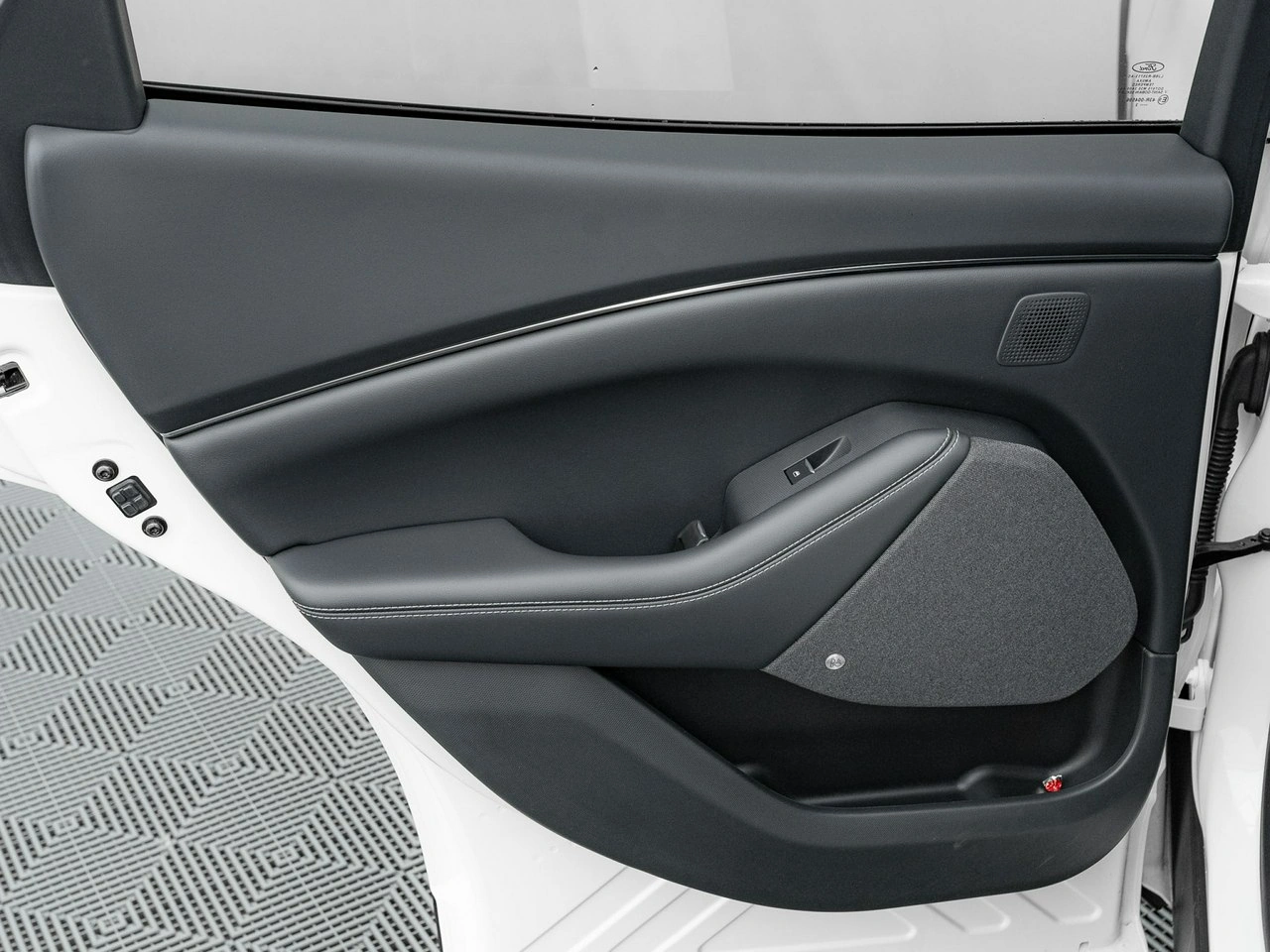 Ford Mustang Mach-E - Zdjęcie 23