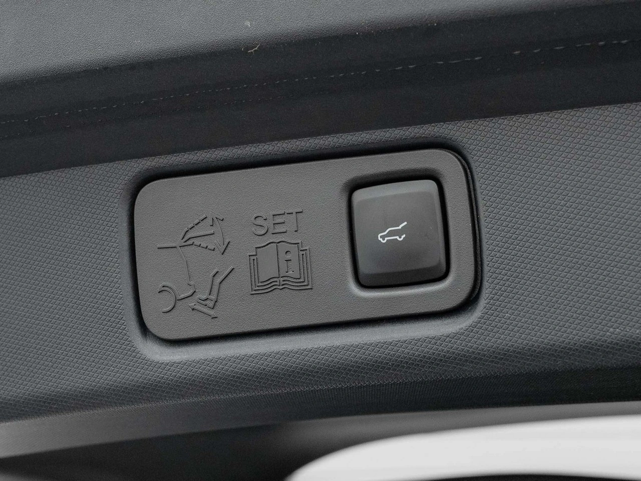 Ford Mustang Mach-E - Zdjęcie 28