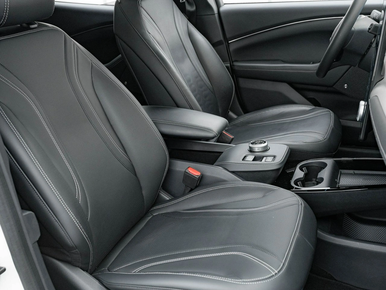 Ford Mustang Mach-E - Zdjęcie 30