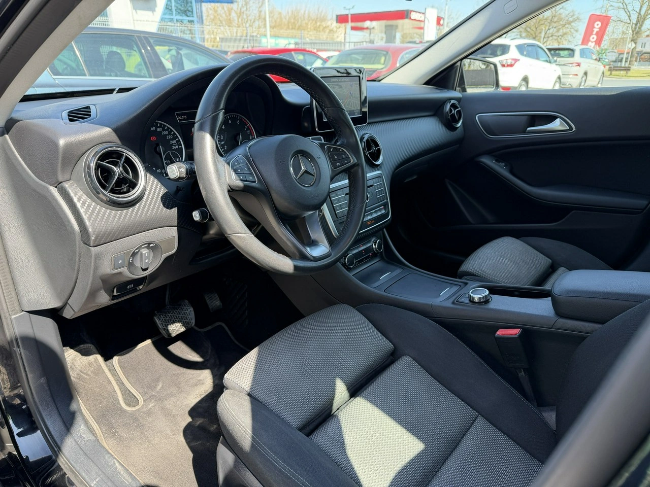 Mercedes GLA 200 - Zdjęcie 15