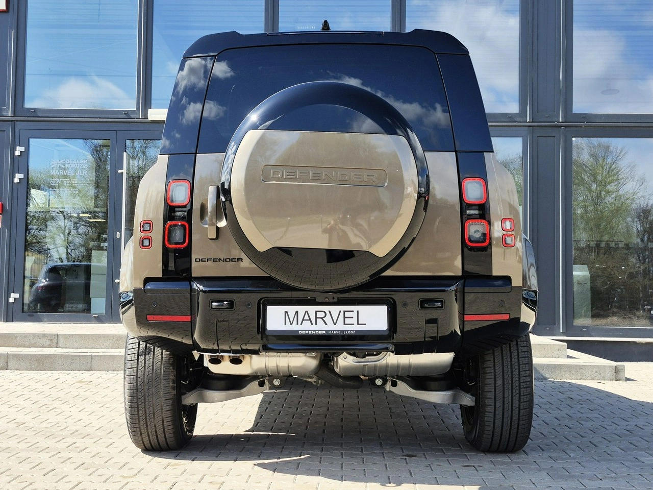 Land Rover Defender - Zdjęcie 10