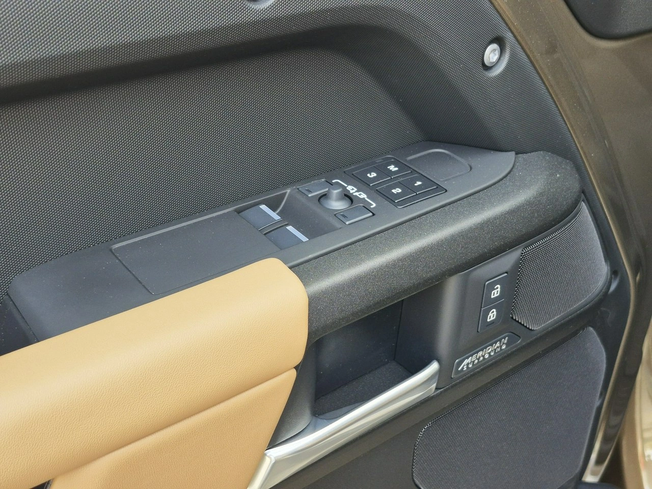 Land Rover Defender - Zdjęcie 16