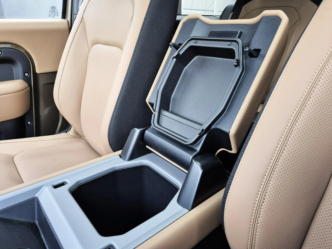 Land Rover Defender - Zdjęcie 40