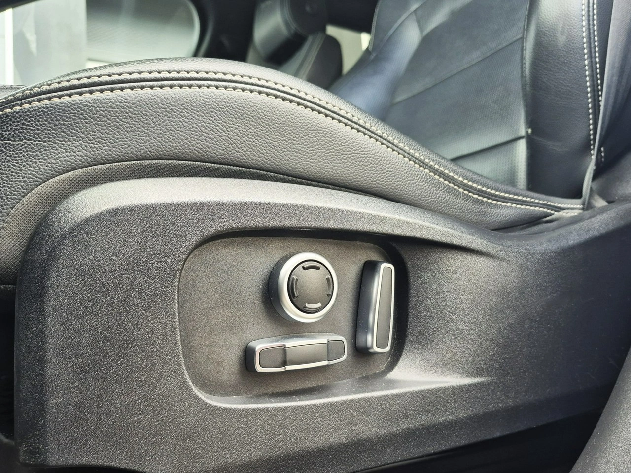 Jaguar F-Pace - Zdjęcie 22