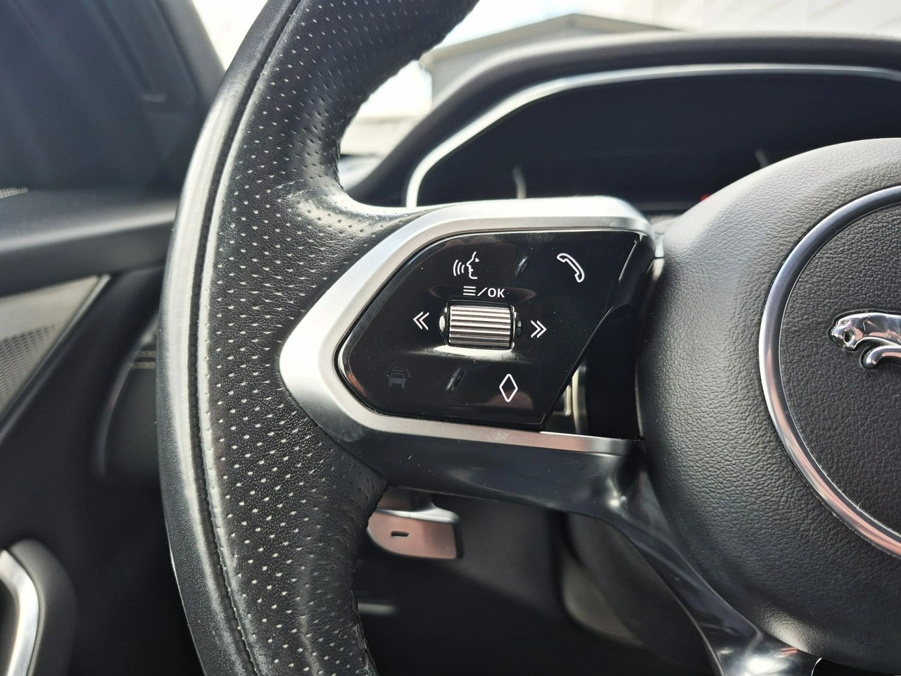 Jaguar F-Pace - Zdjęcie 30