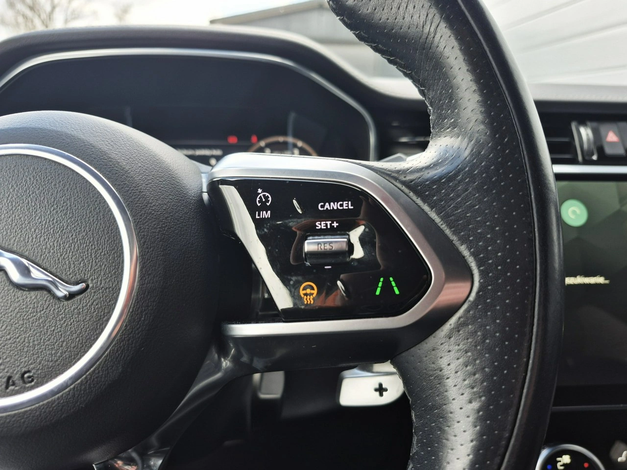 Jaguar F-Pace - Zdjęcie 31