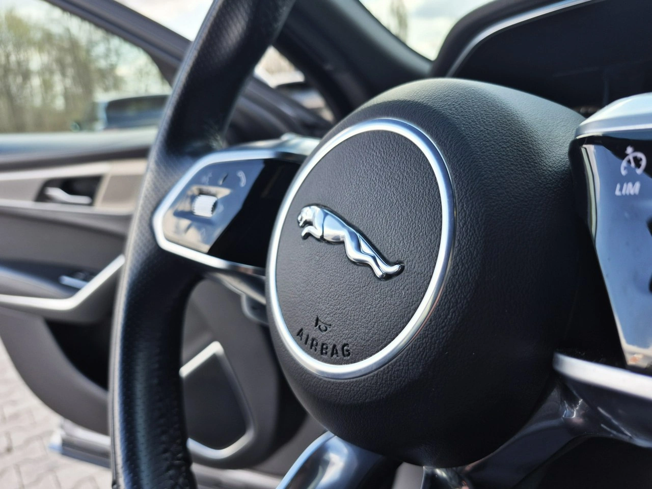 Jaguar F-Pace - Zdjęcie 40