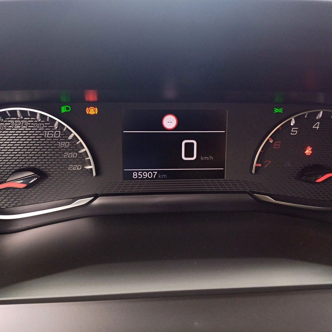 Peugeot 2008 - Zdjęcie 12