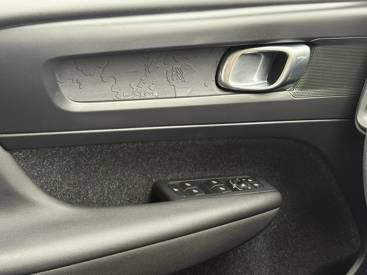 Volvo XC 40 - Zdjęcie 14