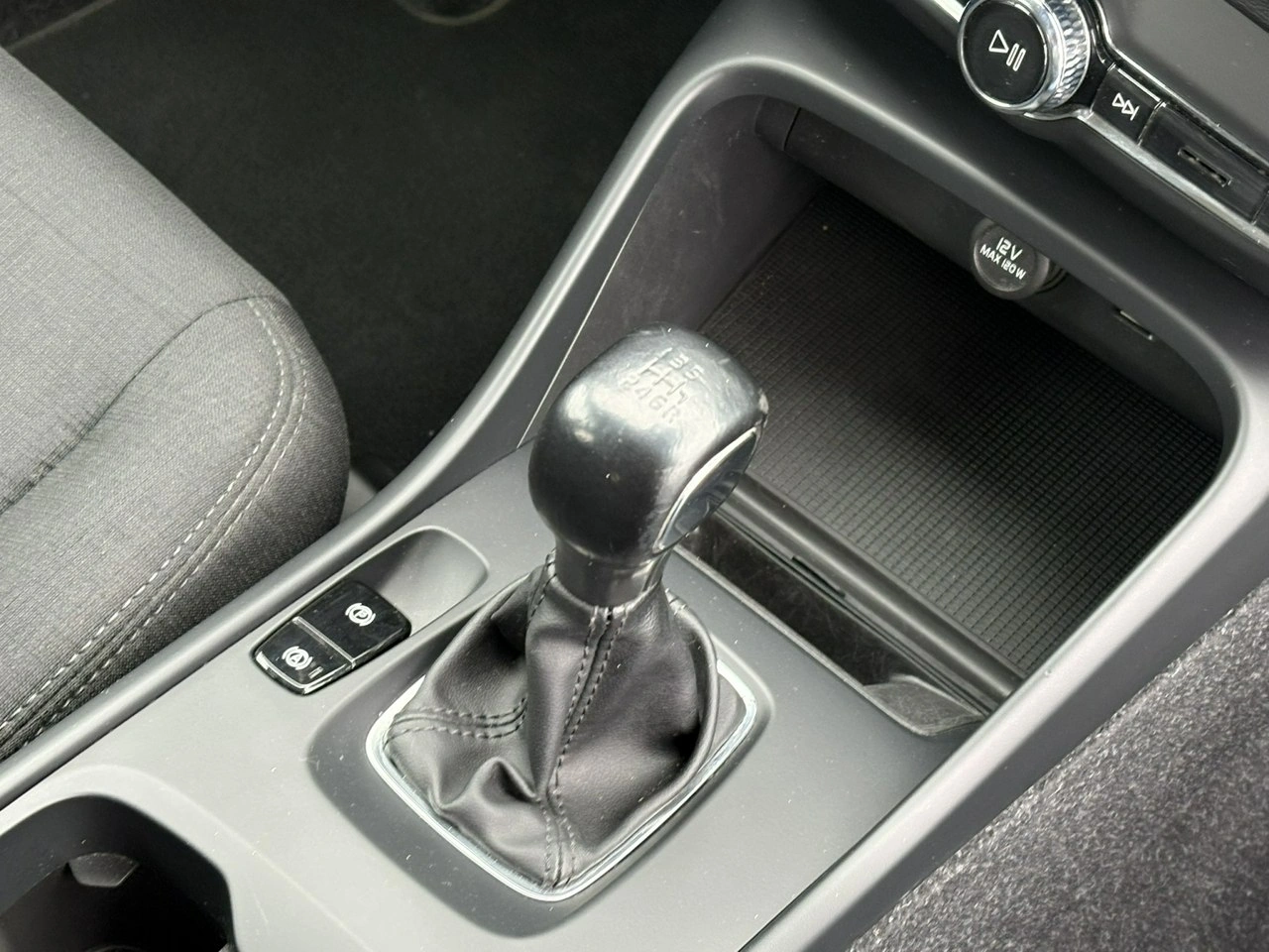 Volvo XC 40 - Zdjęcie 17