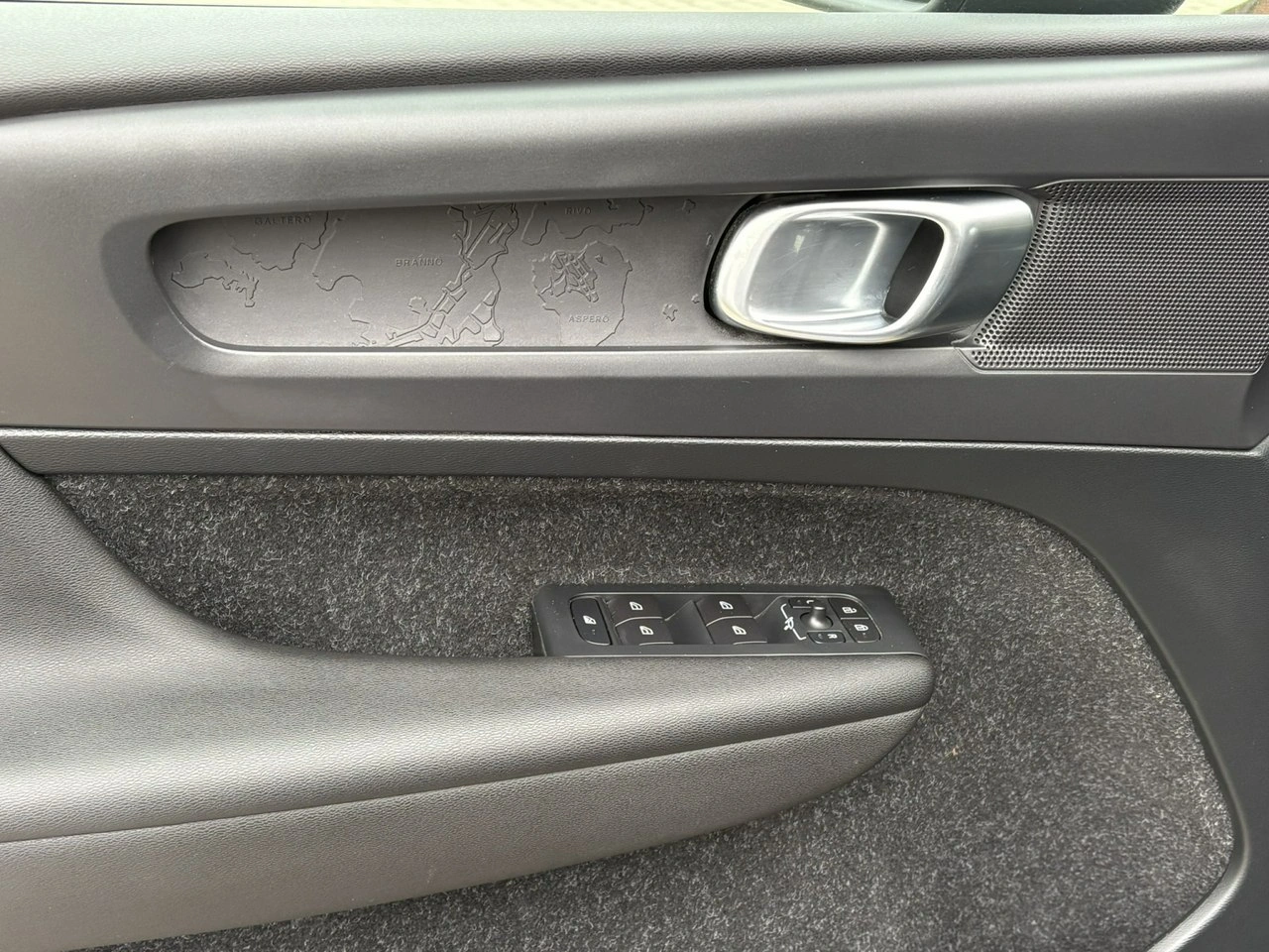 Volvo XC 40 - Zdjęcie 18