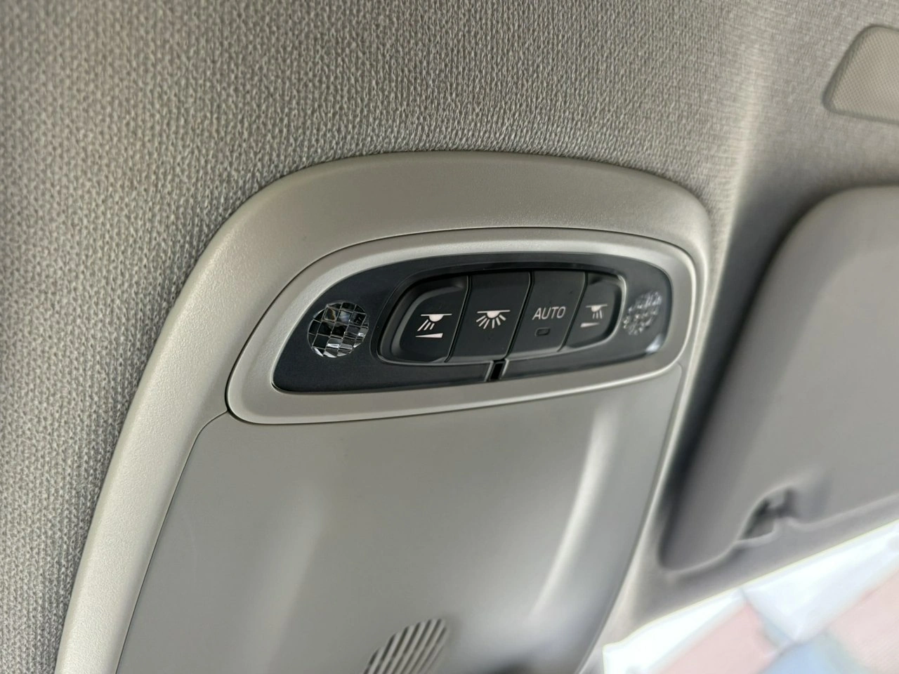 Volvo XC 40 - Zdjęcie 33