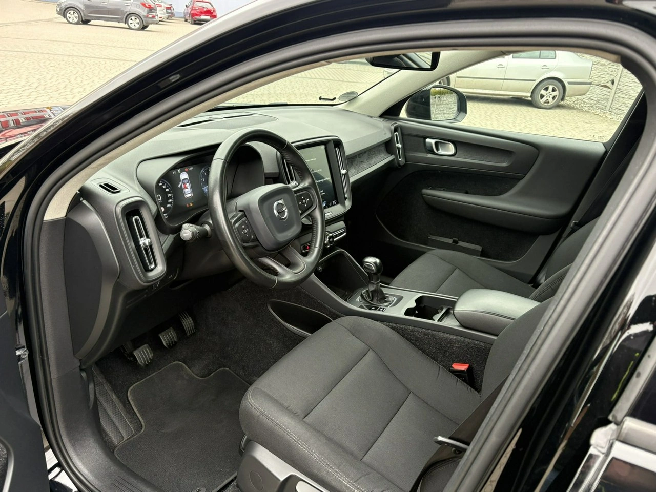 Volvo XC 40 - Zdjęcie 8