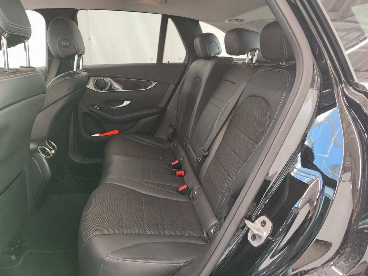 Mercedes GLC 300 - Zdjęcie 11