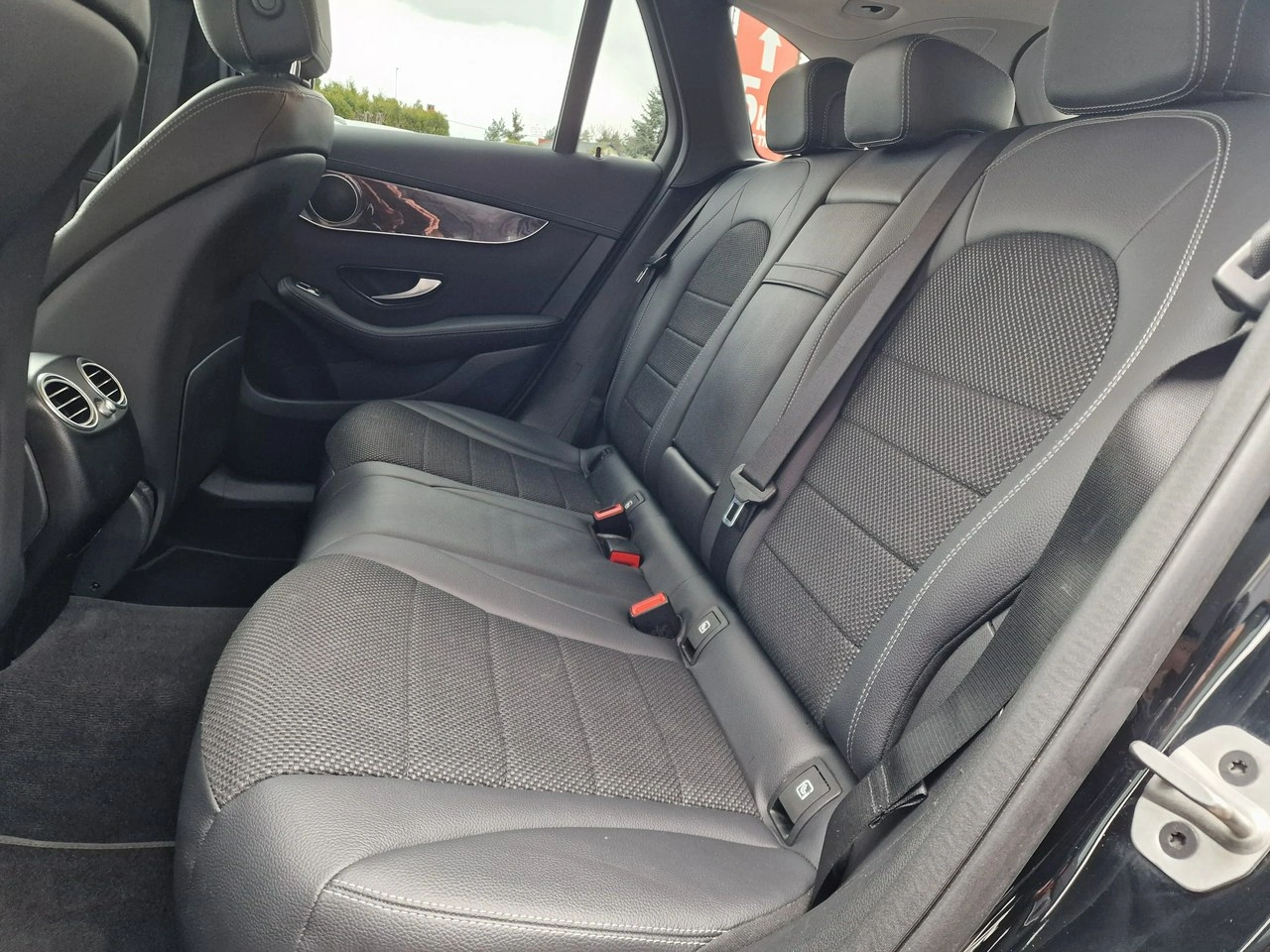 Mercedes GLC 300 - Zdjęcie 19