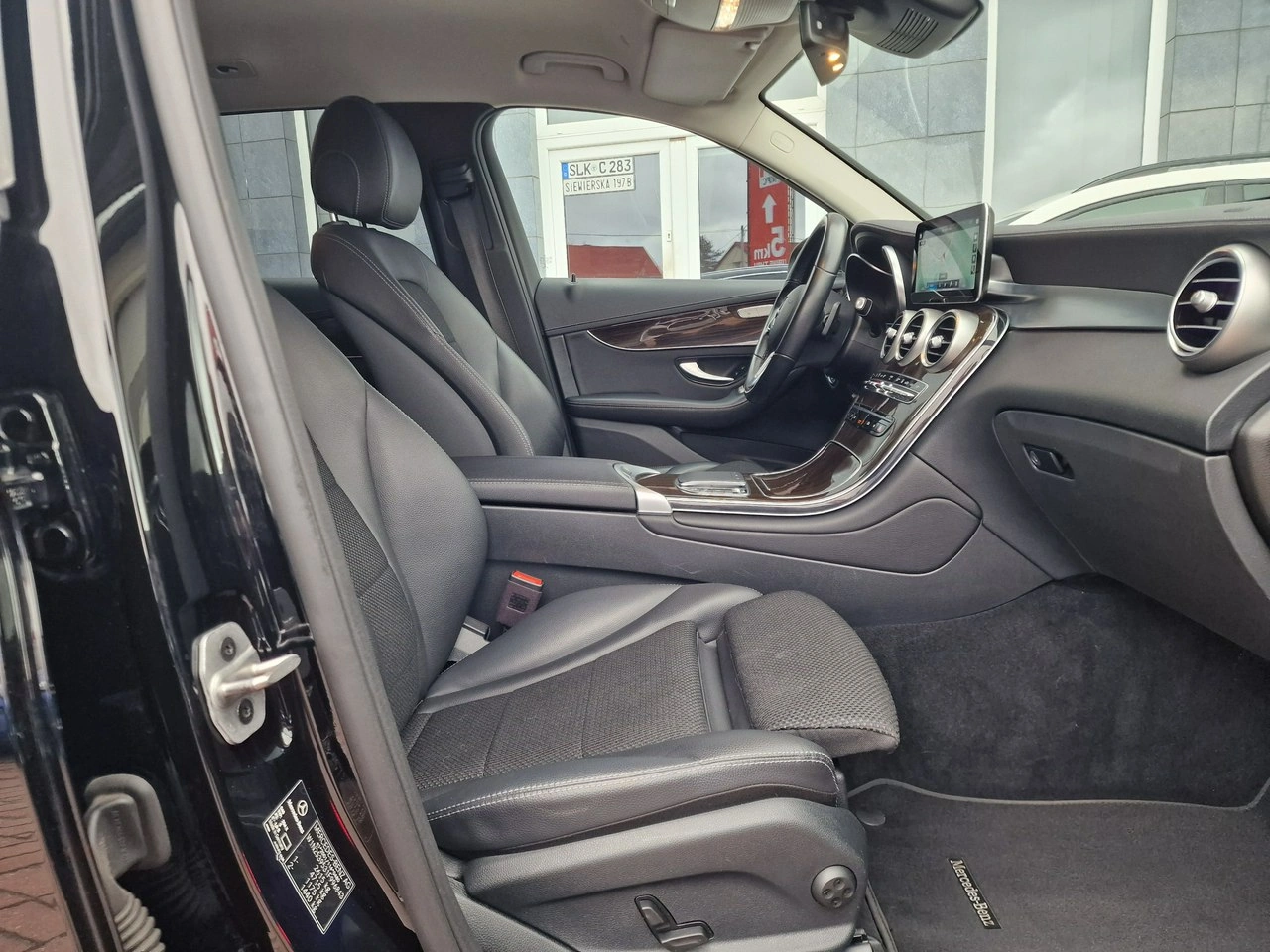 Mercedes GLC 300 - Zdjęcie 23