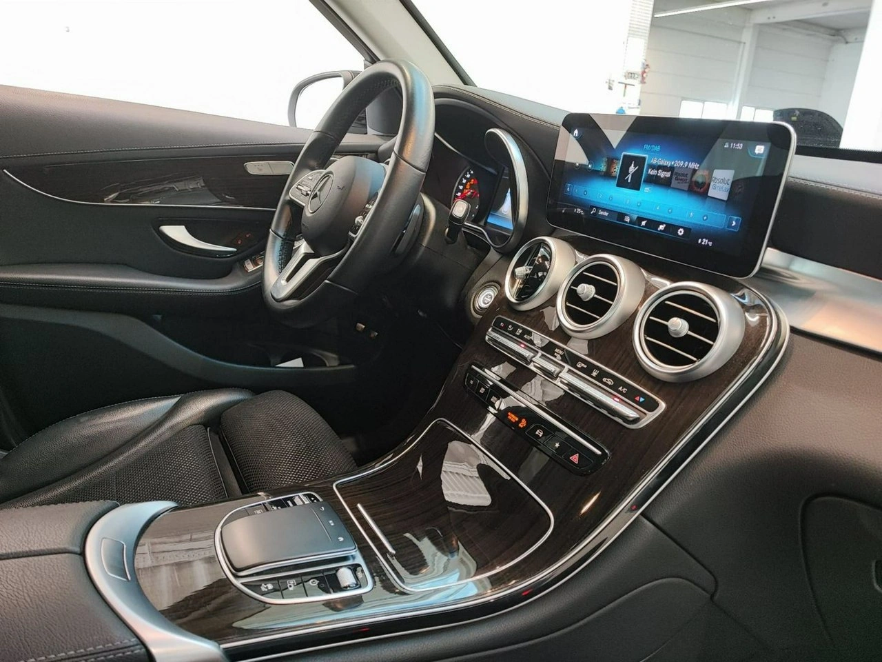 Mercedes GLC 300 - Zdjęcie 4