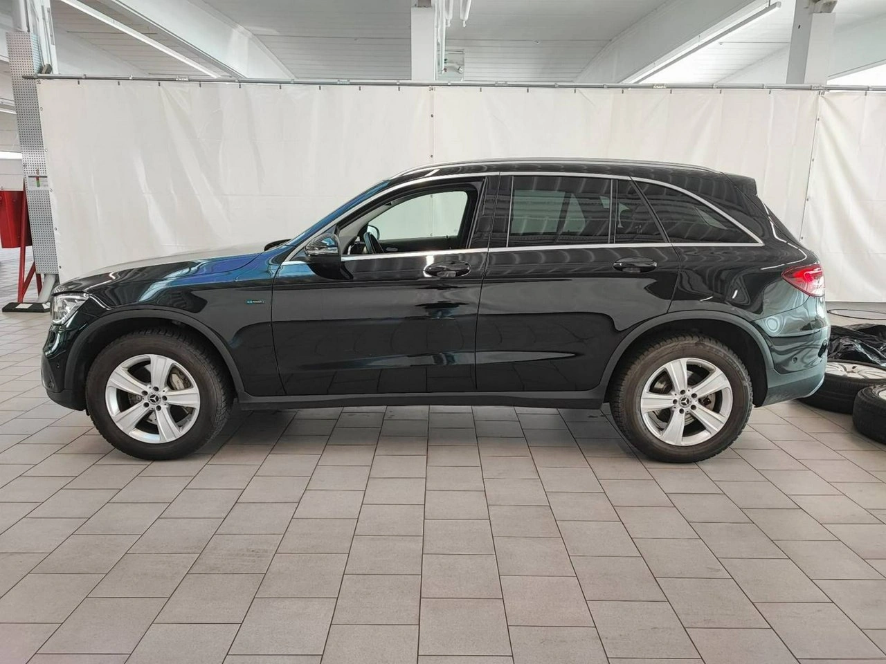 Mercedes GLC 300 - Zdjęcie 7