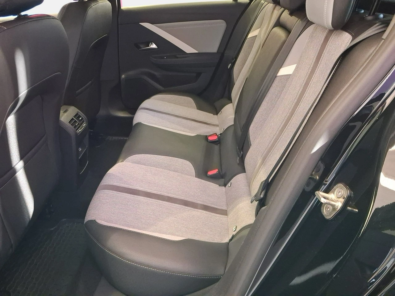 Opel Astra - Zdjęcie 9