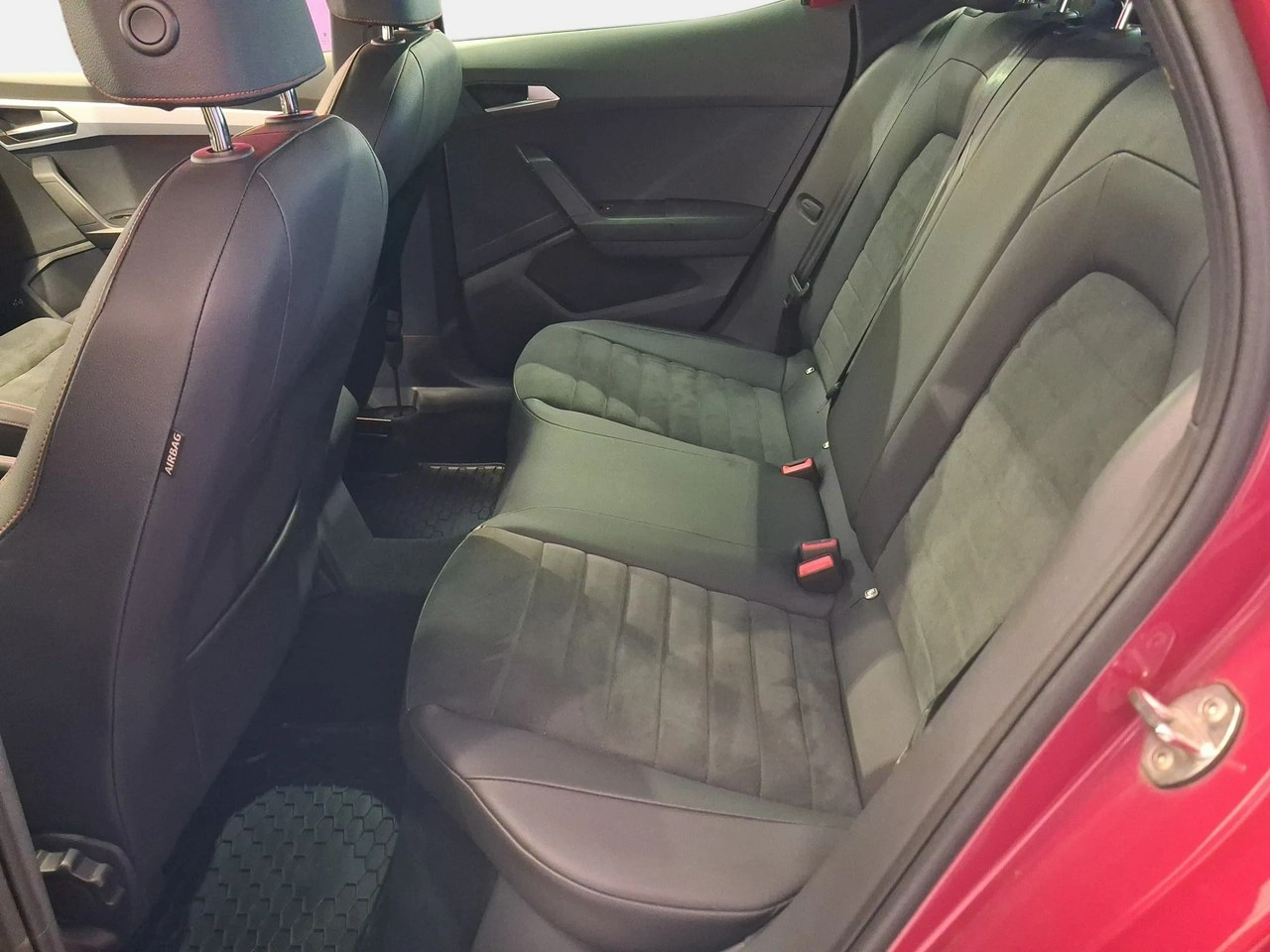 Seat Arona - Zdjęcie 9