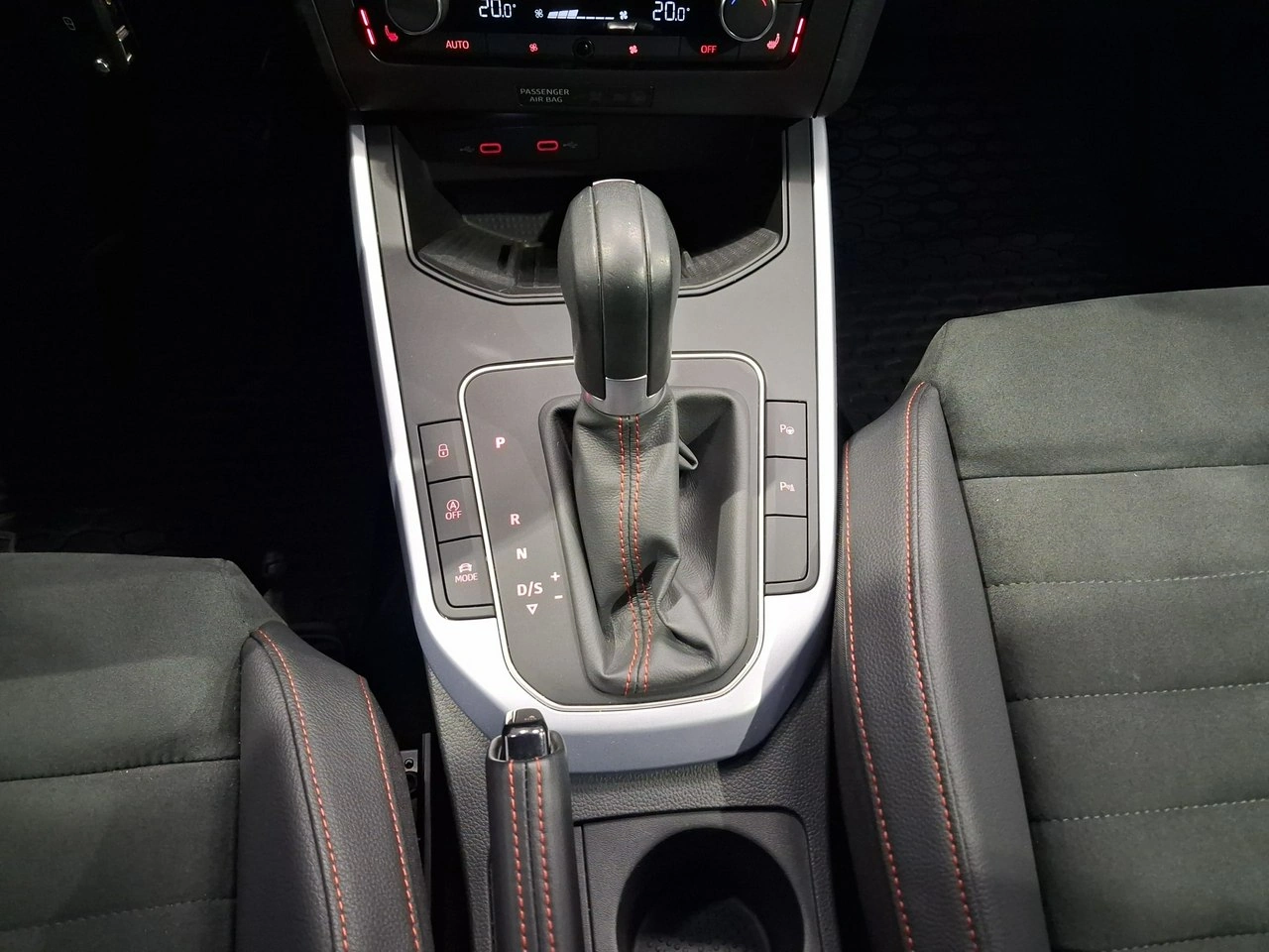 Seat Arona - Zdjęcie 20