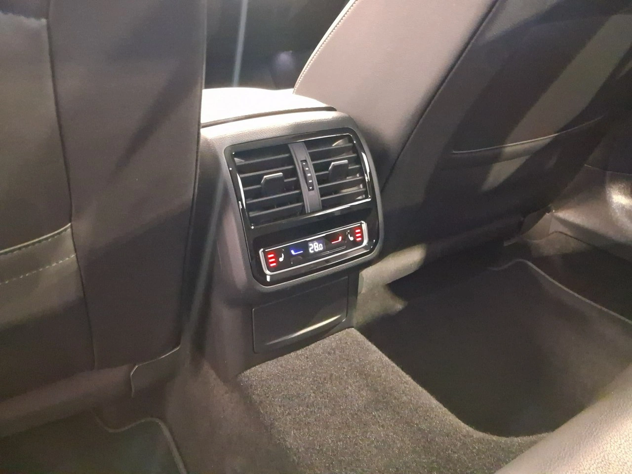 Volkswagen Arteon - Zdjęcie 10