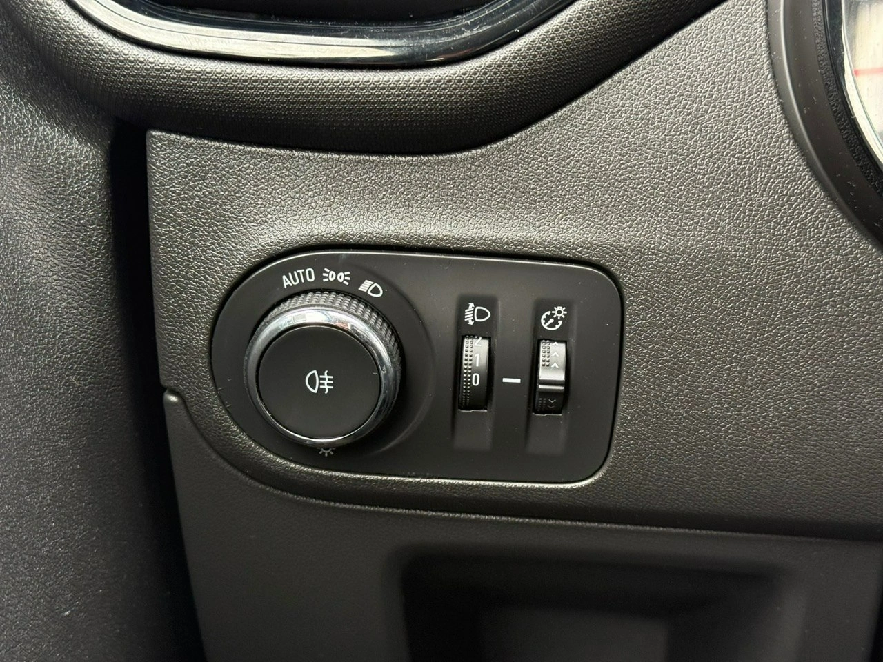 Opel Crossland X - Zdjęcie 22