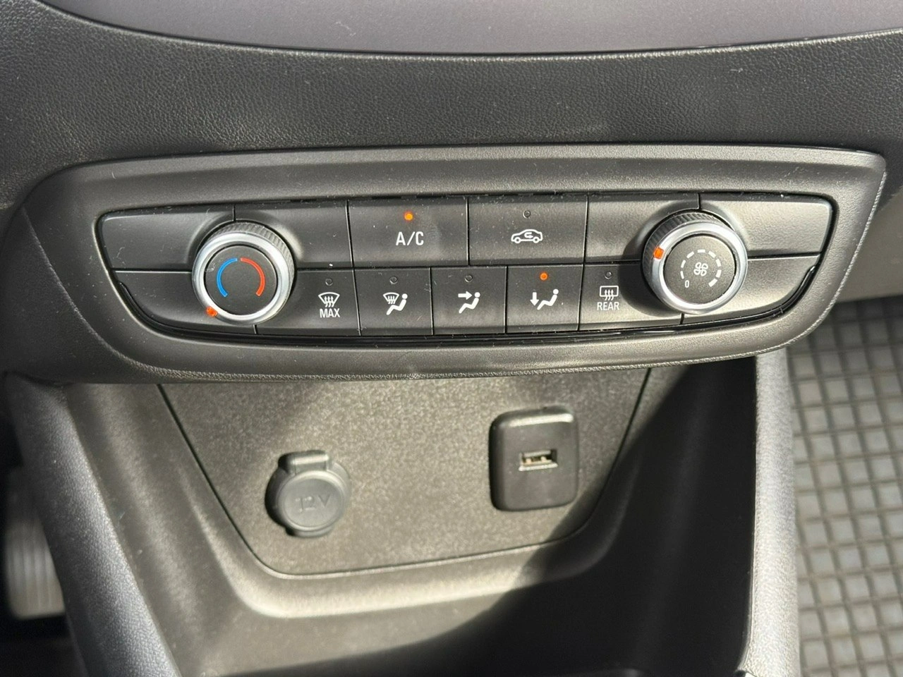 Opel Crossland X - Zdjęcie 24