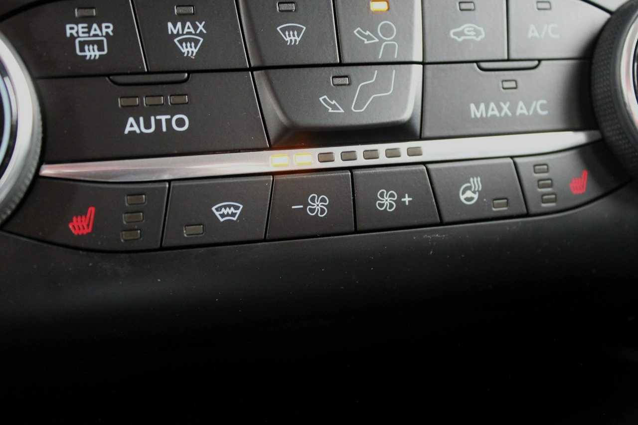 Ford Kuga - Zdjęcie 27