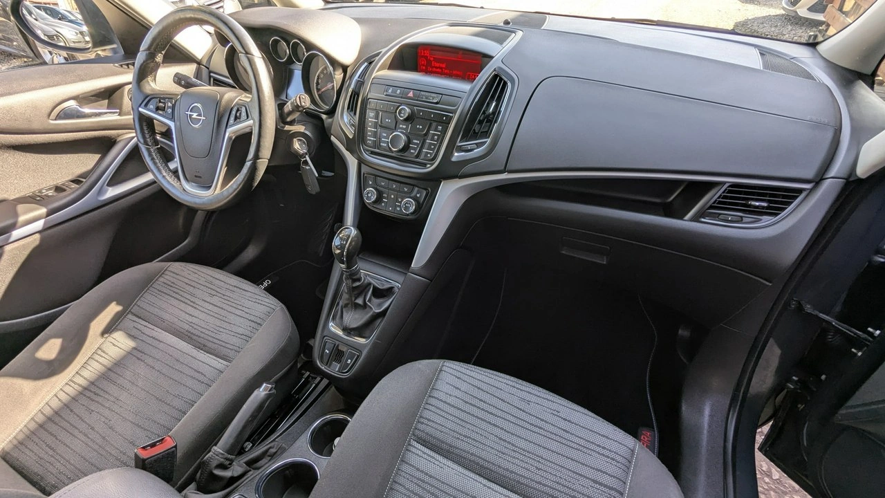 Opel Zafira - Zdjęcie 17