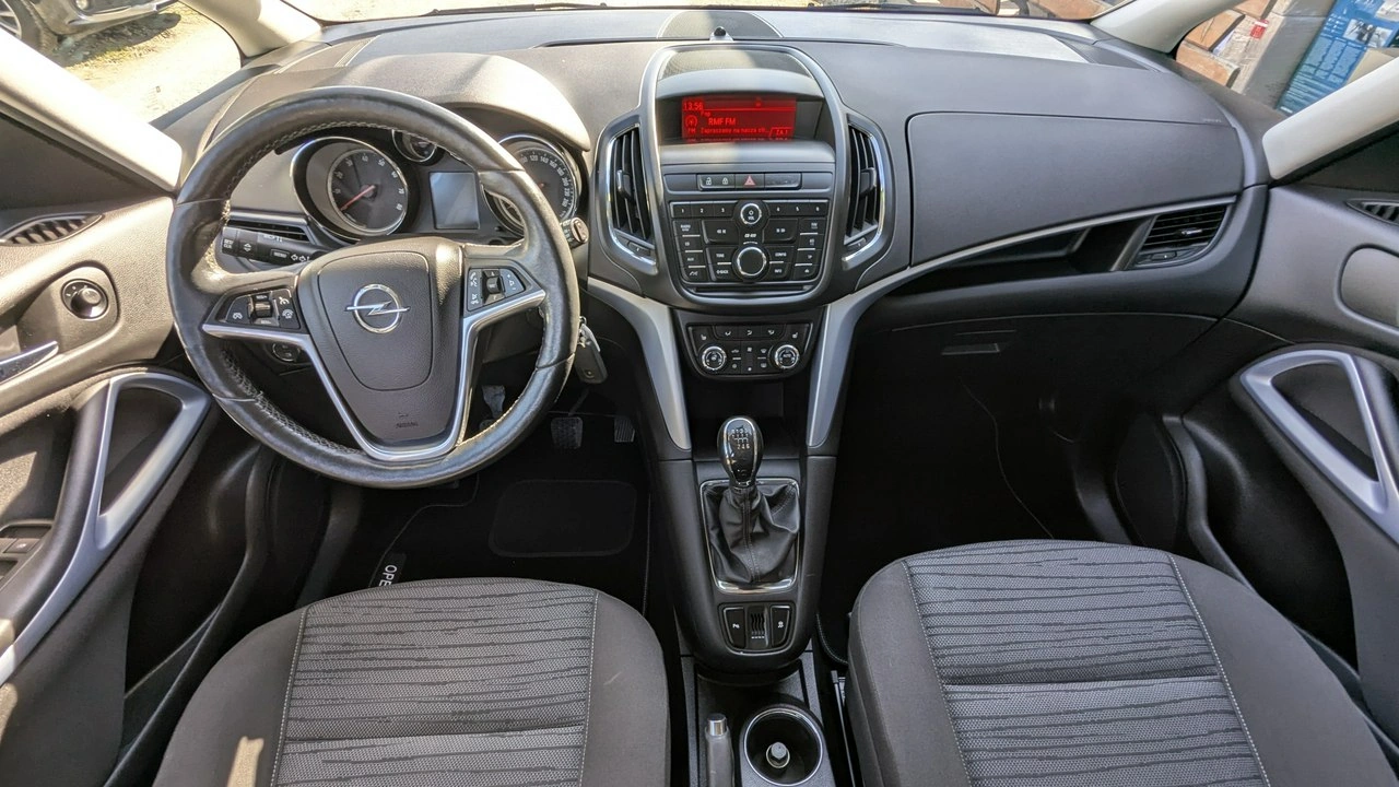 Opel Zafira - Zdjęcie 18