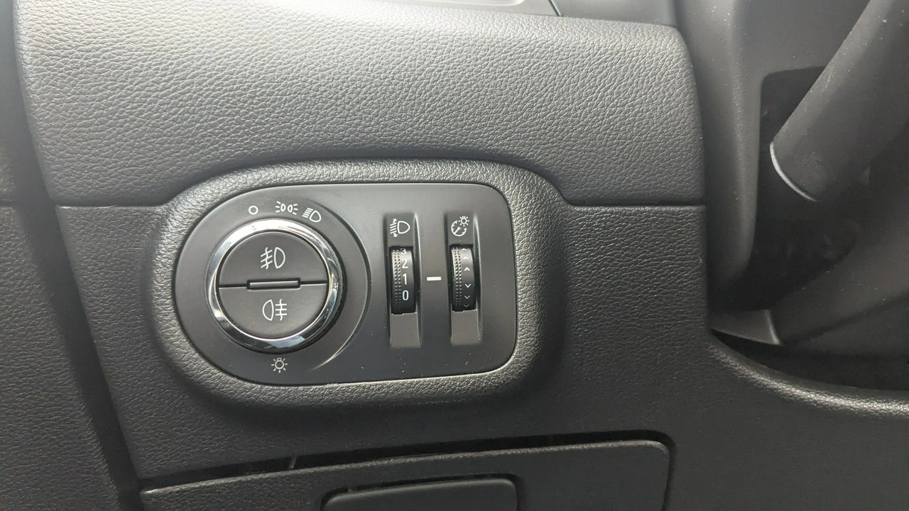 Opel Zafira - Zdjęcie 24