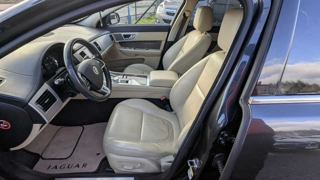 Jaguar XF - Zdjęcie 12