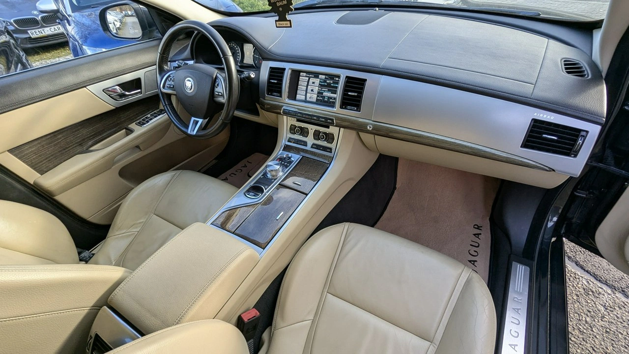 Jaguar XF - Zdjęcie 18