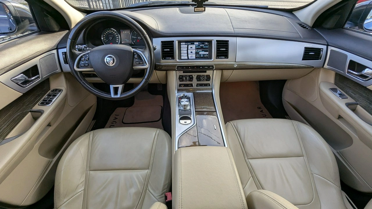 Jaguar XF - Zdjęcie 19