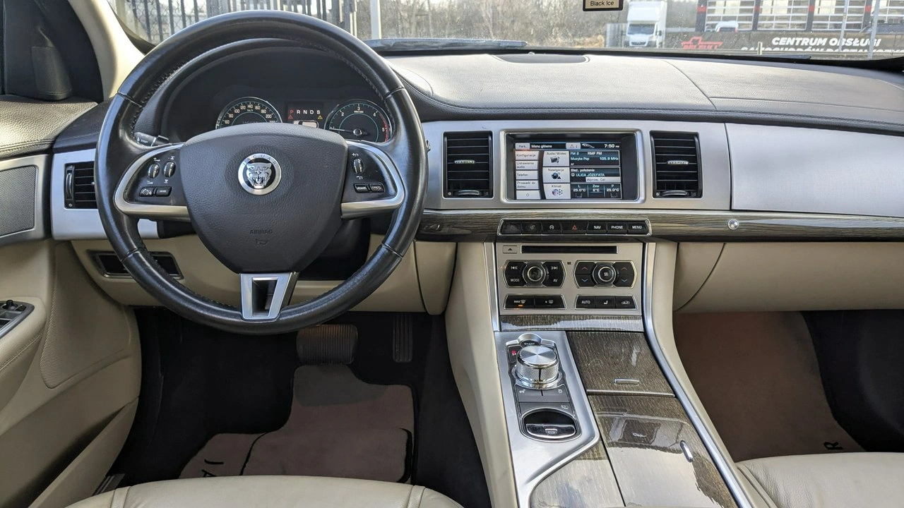 Jaguar XF - Zdjęcie 20