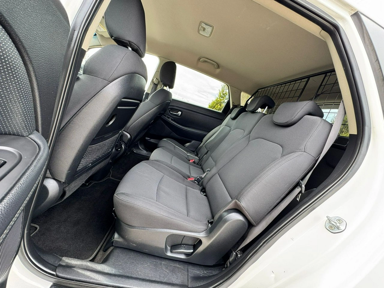 Kia Carens - Zdjęcie 23