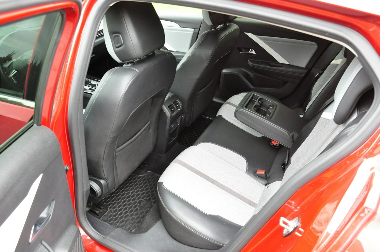 Opel Astra - Zdjęcie 11