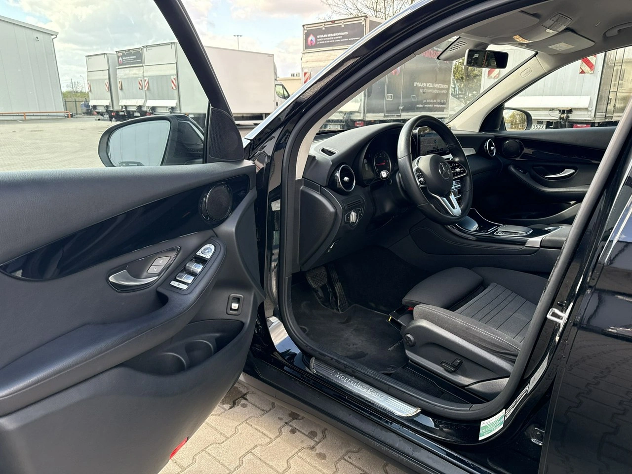 Mercedes GLC 200 - Zdjęcie 9