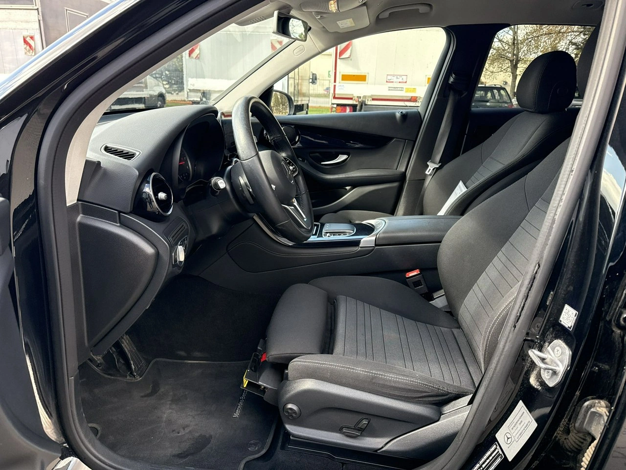 Mercedes GLC 200 - Zdjęcie 10