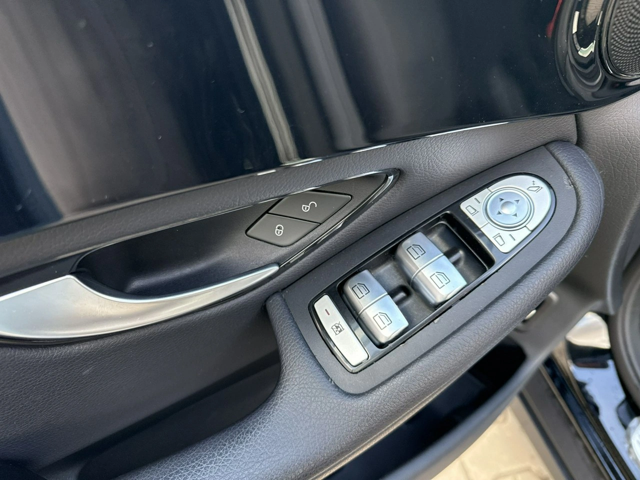 Mercedes GLC 200 - Zdjęcie 11