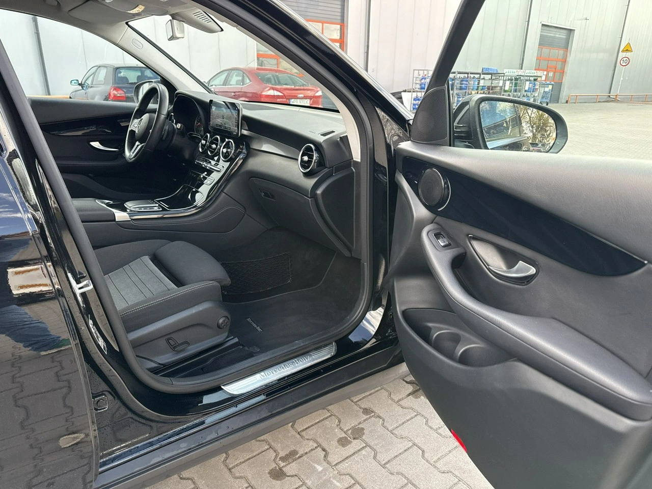 Mercedes GLC 200 - Zdjęcie 19