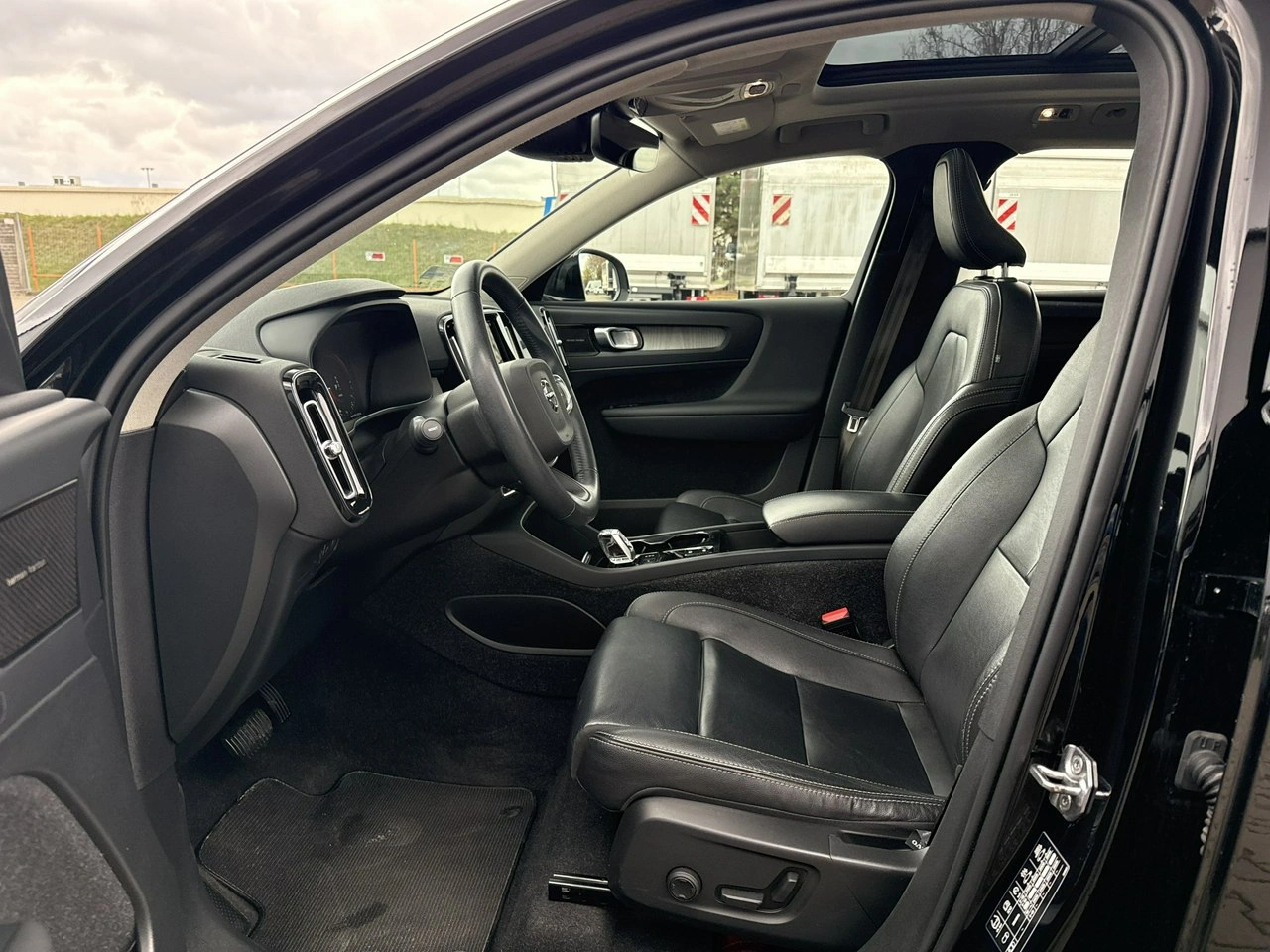 Volvo XC 40 - Zdjęcie 9